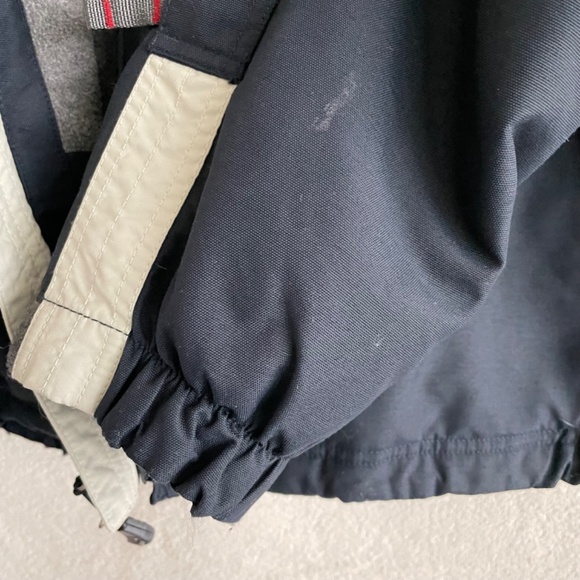 Abercrombie and Fitch - Picture 6 of 7